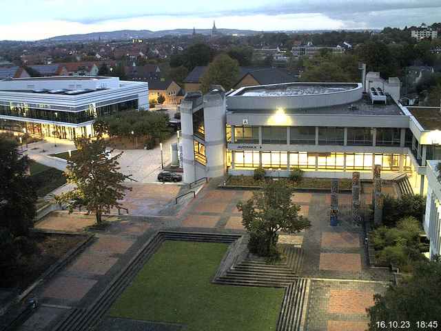 Foto der Webcam: Verwaltungsgebäude, Innenhof mit Audimax, Hörsaal-Gebäude 1