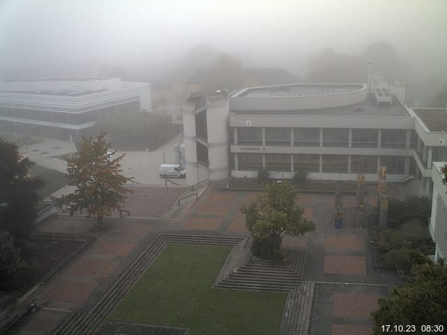 Foto der Webcam: Verwaltungsgebäude, Innenhof mit Audimax, Hörsaal-Gebäude 1