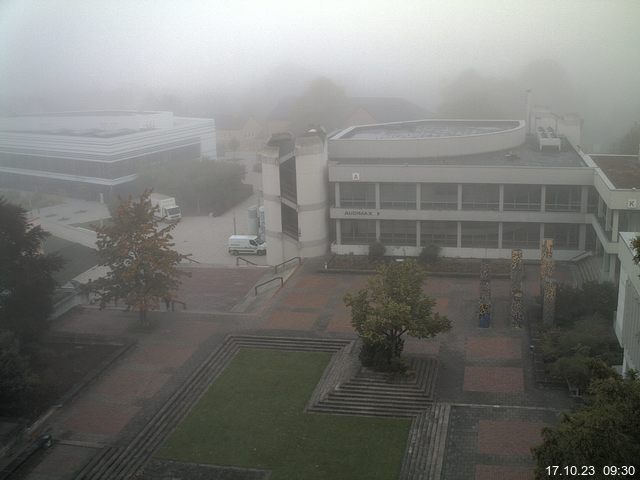 Foto der Webcam: Verwaltungsgebäude, Innenhof mit Audimax, Hörsaal-Gebäude 1