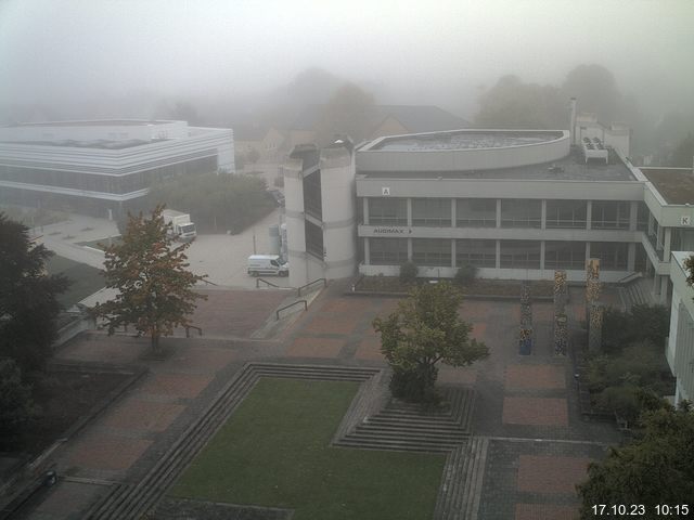 Foto der Webcam: Verwaltungsgebäude, Innenhof mit Audimax, Hörsaal-Gebäude 1