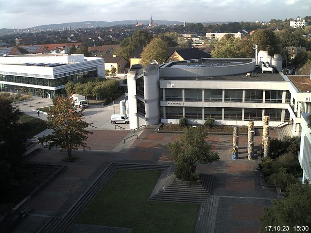 Foto der Webcam: Verwaltungsgebäude, Innenhof mit Audimax, Hörsaal-Gebäude 1