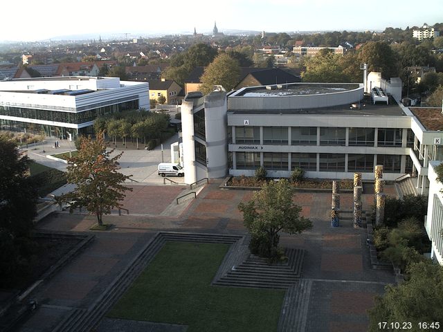 Foto der Webcam: Verwaltungsgebäude, Innenhof mit Audimax, Hörsaal-Gebäude 1