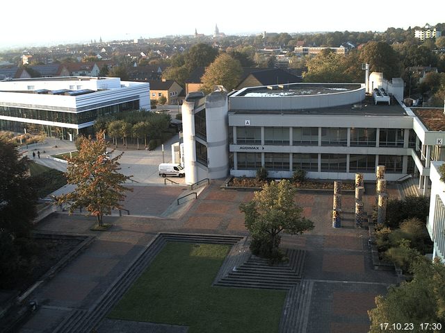 Foto der Webcam: Verwaltungsgebäude, Innenhof mit Audimax, Hörsaal-Gebäude 1