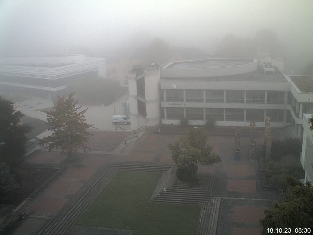 Foto der Webcam: Verwaltungsgebäude, Innenhof mit Audimax, Hörsaal-Gebäude 1