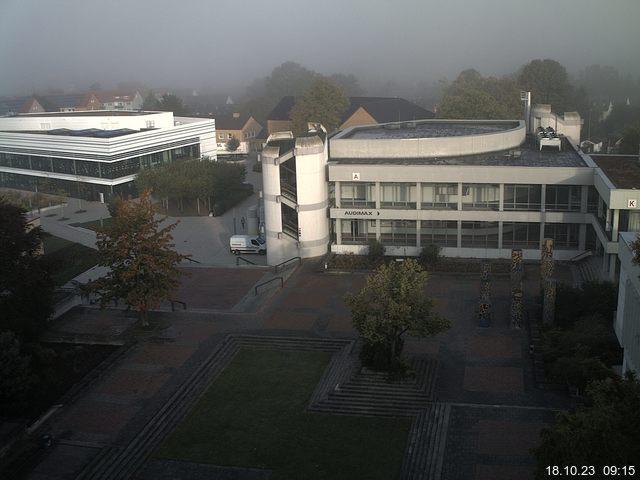 Foto der Webcam: Verwaltungsgebäude, Innenhof mit Audimax, Hörsaal-Gebäude 1