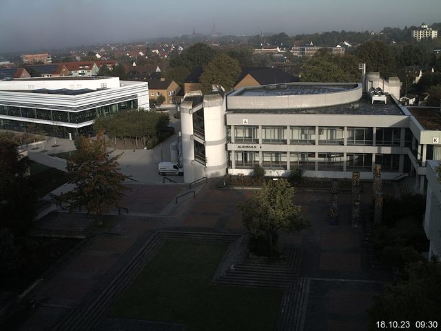 Foto der Webcam: Verwaltungsgebäude, Innenhof mit Audimax, Hörsaal-Gebäude 1