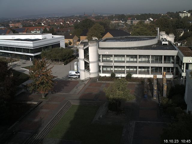 Foto der Webcam: Verwaltungsgebäude, Innenhof mit Audimax, Hörsaal-Gebäude 1