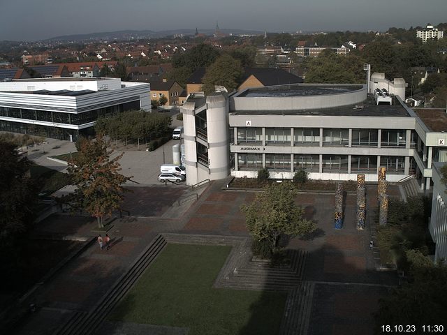 Foto der Webcam: Verwaltungsgebäude, Innenhof mit Audimax, Hörsaal-Gebäude 1