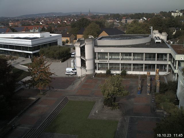 Foto der Webcam: Verwaltungsgebäude, Innenhof mit Audimax, Hörsaal-Gebäude 1