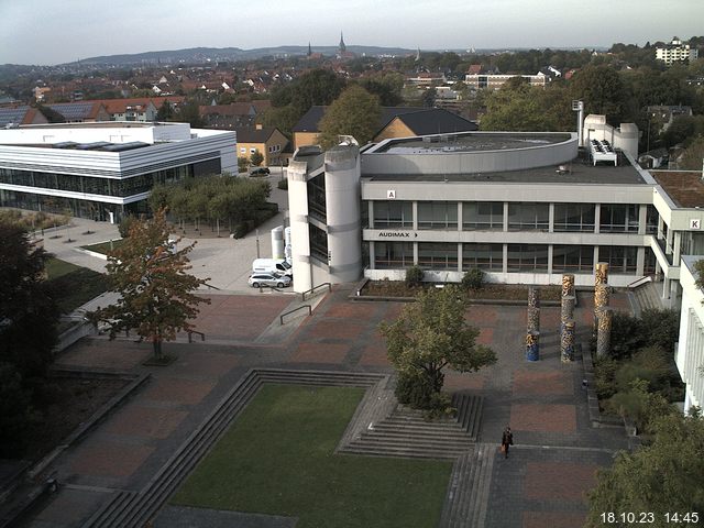 Foto der Webcam: Verwaltungsgebäude, Innenhof mit Audimax, Hörsaal-Gebäude 1