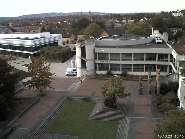 Foto der Webcam: Verwaltungsgebäude, Innenhof mit Audimax, Hörsaal-Gebäude 1