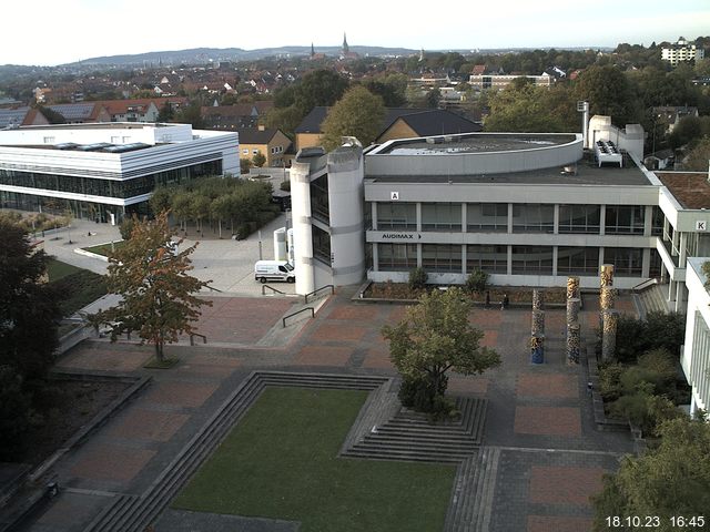 Foto der Webcam: Verwaltungsgebäude, Innenhof mit Audimax, Hörsaal-Gebäude 1