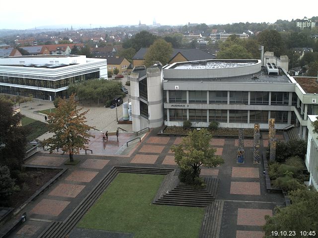 Foto der Webcam: Verwaltungsgebäude, Innenhof mit Audimax, Hörsaal-Gebäude 1