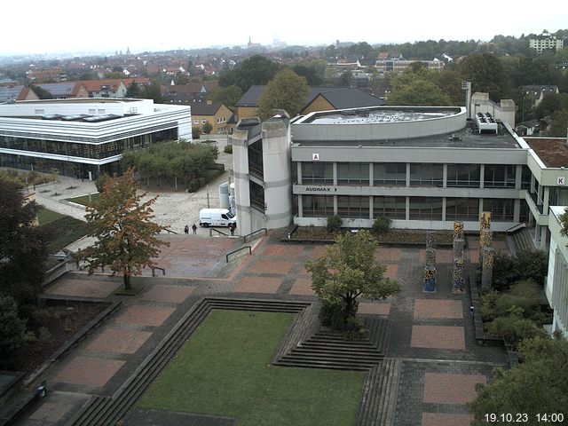 Foto der Webcam: Verwaltungsgebäude, Innenhof mit Audimax, Hörsaal-Gebäude 1