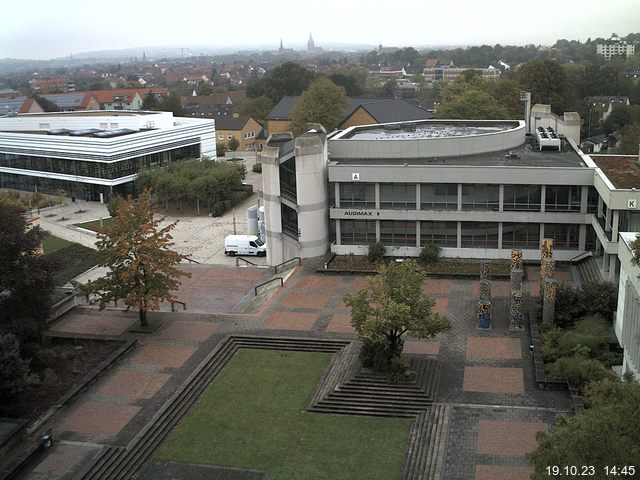 Foto der Webcam: Verwaltungsgebäude, Innenhof mit Audimax, Hörsaal-Gebäude 1