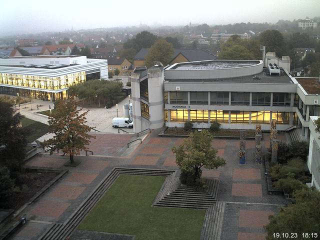 Foto der Webcam: Verwaltungsgebäude, Innenhof mit Audimax, Hörsaal-Gebäude 1