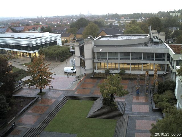 Foto der Webcam: Verwaltungsgebäude, Innenhof mit Audimax, Hörsaal-Gebäude 1