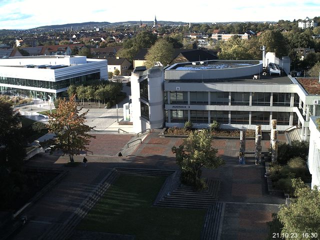 Foto der Webcam: Verwaltungsgebäude, Innenhof mit Audimax, Hörsaal-Gebäude 1