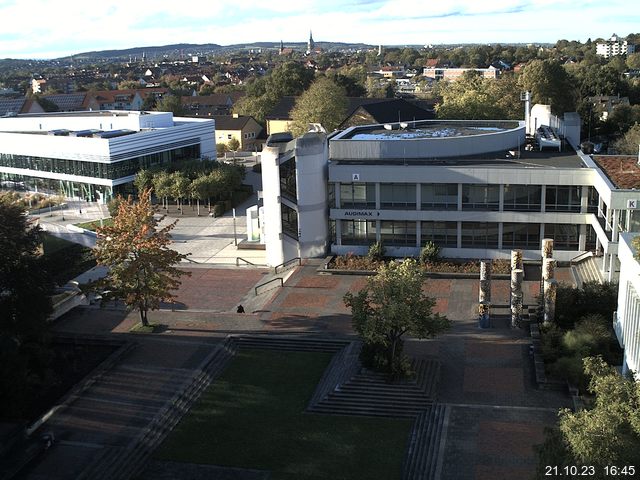 Foto der Webcam: Verwaltungsgebäude, Innenhof mit Audimax, Hörsaal-Gebäude 1