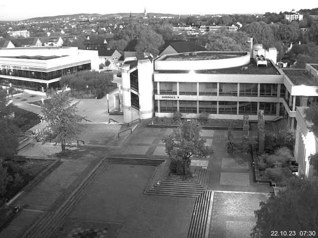 Foto der Webcam: Verwaltungsgebäude, Innenhof mit Audimax, Hörsaal-Gebäude 1