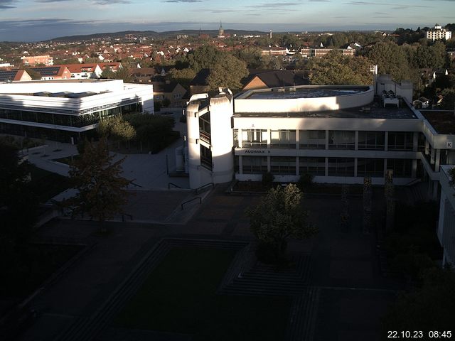 Foto der Webcam: Verwaltungsgebäude, Innenhof mit Audimax, Hörsaal-Gebäude 1