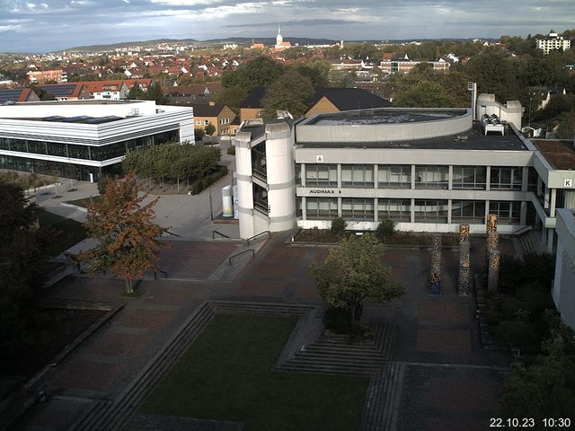 Foto der Webcam: Verwaltungsgebäude, Innenhof mit Audimax, Hörsaal-Gebäude 1