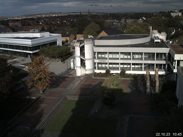 Foto der Webcam: Verwaltungsgebäude, Innenhof mit Audimax, Hörsaal-Gebäude 1