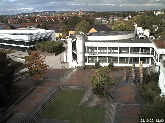 Foto der Webcam: Verwaltungsgebäude, Innenhof mit Audimax, Hörsaal-Gebäude 1