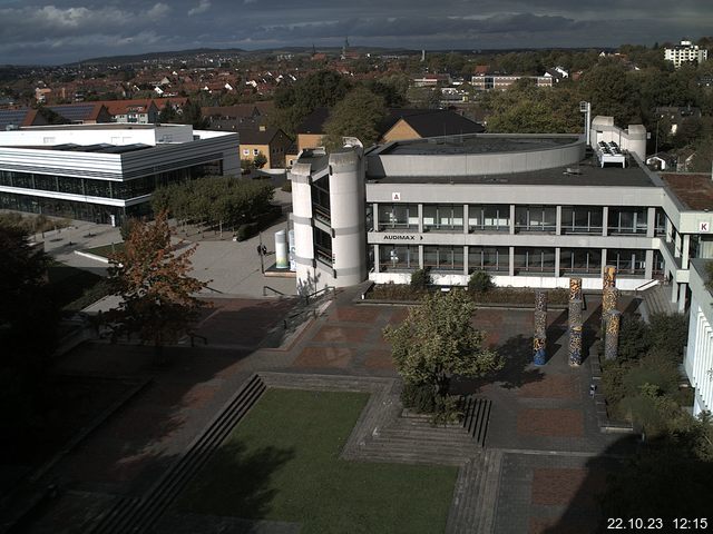 Foto der Webcam: Verwaltungsgebäude, Innenhof mit Audimax, Hörsaal-Gebäude 1