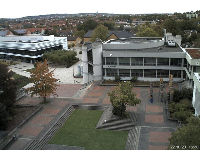 Foto der Webcam: Verwaltungsgebäude, Innenhof mit Audimax, Hörsaal-Gebäude 1