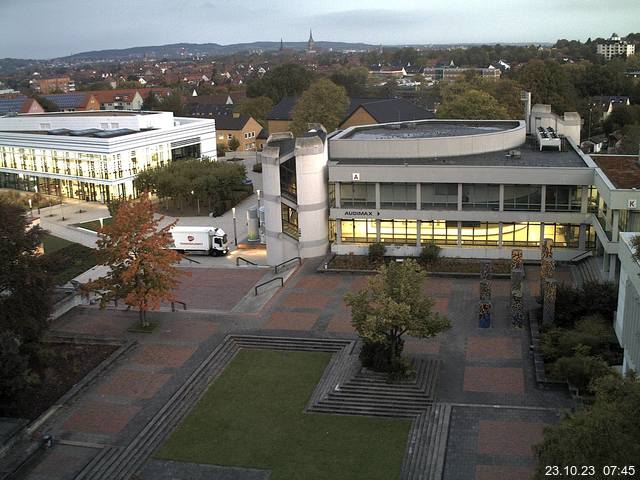 Foto der Webcam: Verwaltungsgebäude, Innenhof mit Audimax, Hörsaal-Gebäude 1