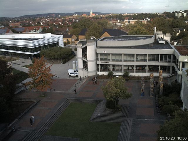 Foto der Webcam: Verwaltungsgebäude, Innenhof mit Audimax, Hörsaal-Gebäude 1