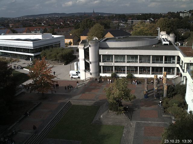 Foto der Webcam: Verwaltungsgebäude, Innenhof mit Audimax, Hörsaal-Gebäude 1