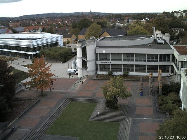 Foto der Webcam: Verwaltungsgebäude, Innenhof mit Audimax, Hörsaal-Gebäude 1