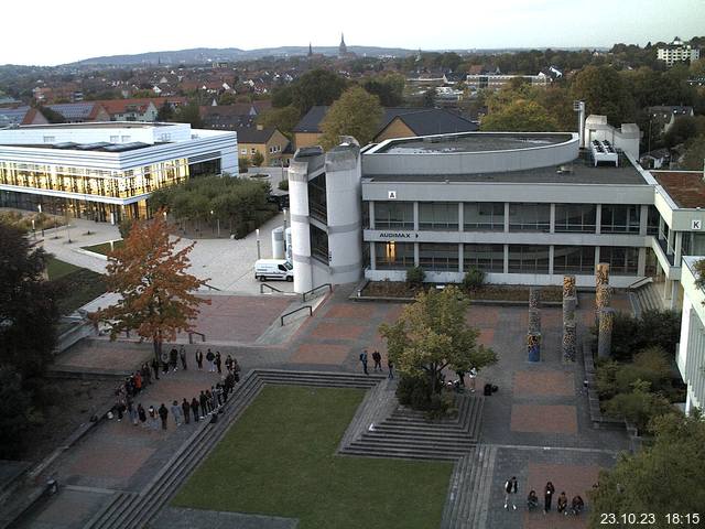 Foto der Webcam: Verwaltungsgebäude, Innenhof mit Audimax, Hörsaal-Gebäude 1