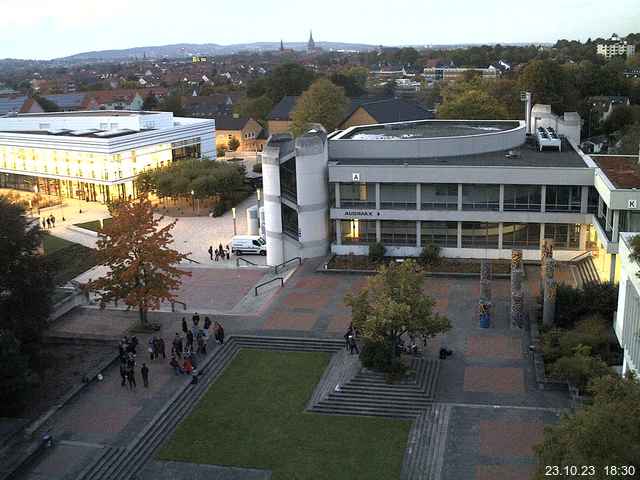 Foto der Webcam: Verwaltungsgebäude, Innenhof mit Audimax, Hörsaal-Gebäude 1