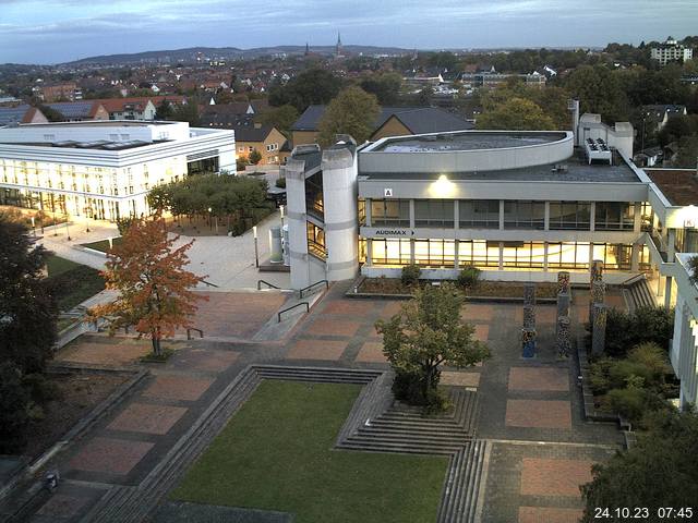 Foto der Webcam: Verwaltungsgebäude, Innenhof mit Audimax, Hörsaal-Gebäude 1