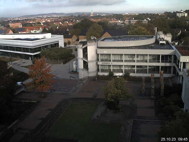 Foto der Webcam: Verwaltungsgebäude, Innenhof mit Audimax, Hörsaal-Gebäude 1