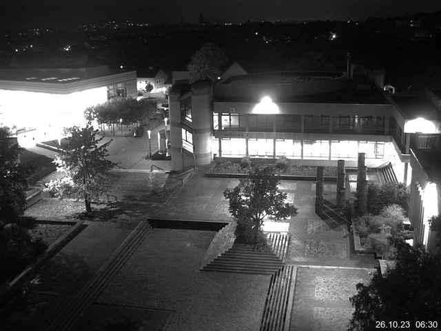 Foto der Webcam: Verwaltungsgebäude, Innenhof mit Audimax, Hörsaal-Gebäude 1