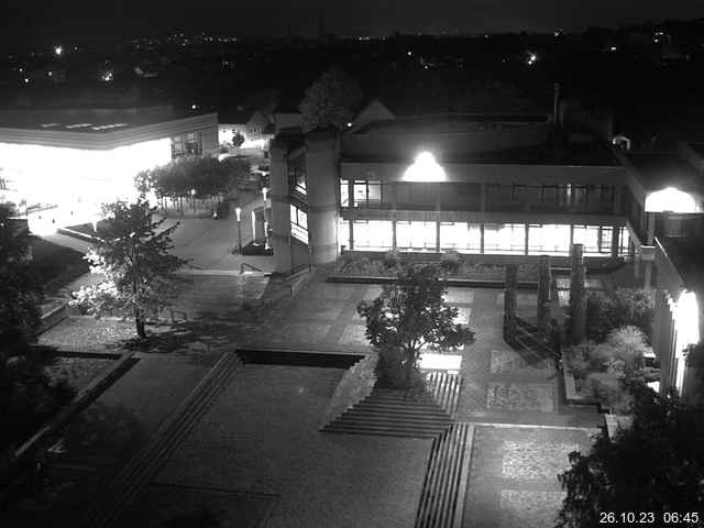 Foto der Webcam: Verwaltungsgebäude, Innenhof mit Audimax, Hörsaal-Gebäude 1