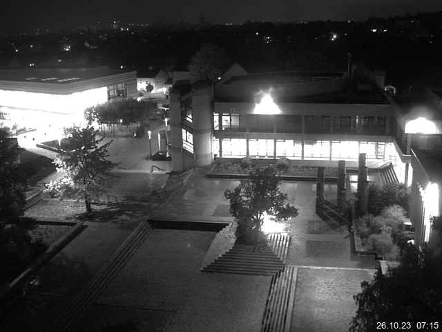 Foto der Webcam: Verwaltungsgebäude, Innenhof mit Audimax, Hörsaal-Gebäude 1