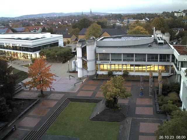 Foto der Webcam: Verwaltungsgebäude, Innenhof mit Audimax, Hörsaal-Gebäude 1