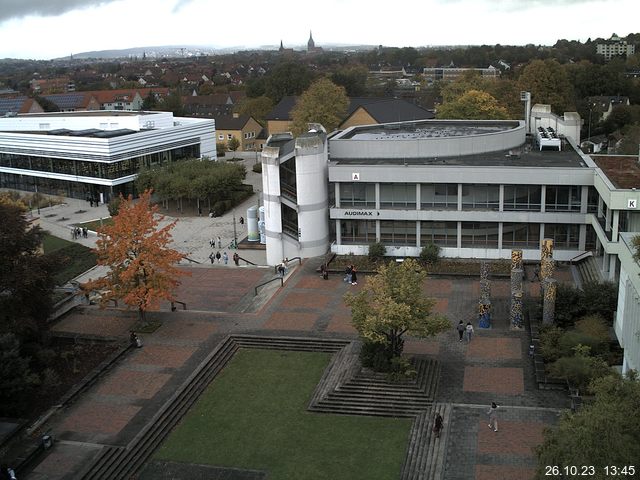 Foto der Webcam: Verwaltungsgebäude, Innenhof mit Audimax, Hörsaal-Gebäude 1