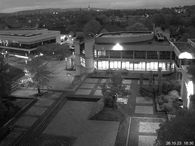 Foto der Webcam: Verwaltungsgebäude, Innenhof mit Audimax, Hörsaal-Gebäude 1