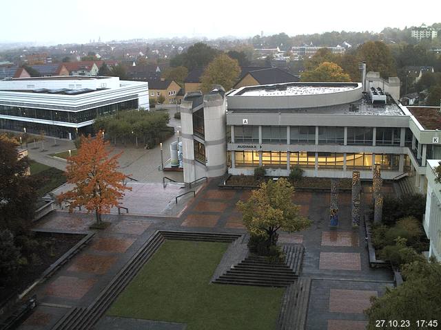 Foto der Webcam: Verwaltungsgebäude, Innenhof mit Audimax, Hörsaal-Gebäude 1