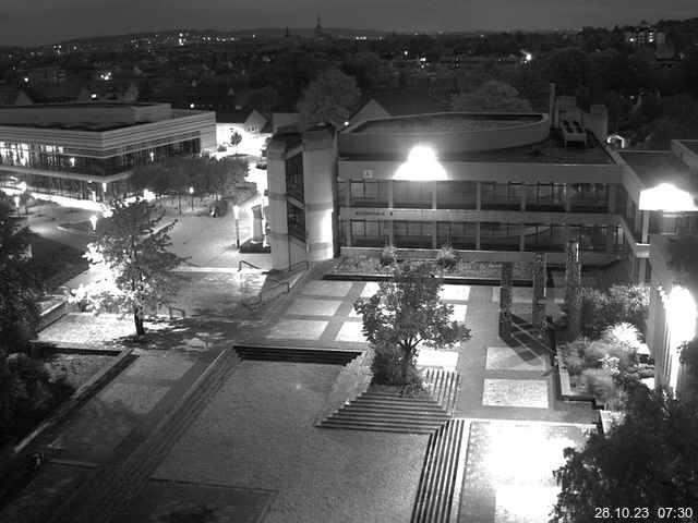 Foto der Webcam: Verwaltungsgebäude, Innenhof mit Audimax, Hörsaal-Gebäude 1