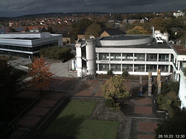 Foto der Webcam: Verwaltungsgebäude, Innenhof mit Audimax, Hörsaal-Gebäude 1