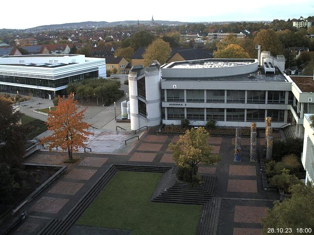 Foto der Webcam: Verwaltungsgebäude, Innenhof mit Audimax, Hörsaal-Gebäude 1