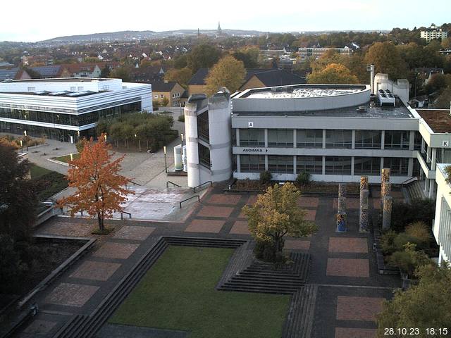 Foto der Webcam: Verwaltungsgebäude, Innenhof mit Audimax, Hörsaal-Gebäude 1