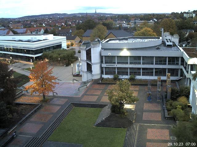 Foto der Webcam: Verwaltungsgebäude, Innenhof mit Audimax, Hörsaal-Gebäude 1